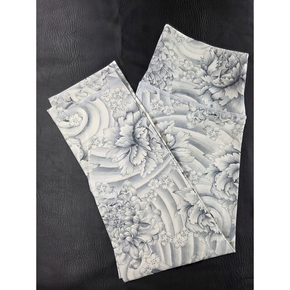 lululemon athletica Pants - Lululemon Grey White Floral Illustrative Print High Rise Crop Leggings Size 8